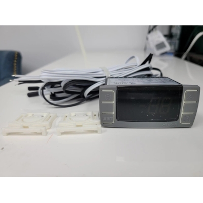 Dixell XR06CX-5N0C1 Refrigerator DigitalTemp.Controller 220V-Panel, Brackets, Probes